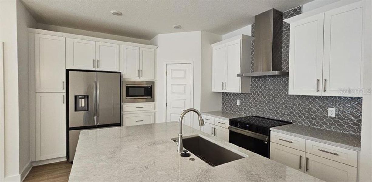Furnished interior view inside a new home in , Winter Garden (Image 8).