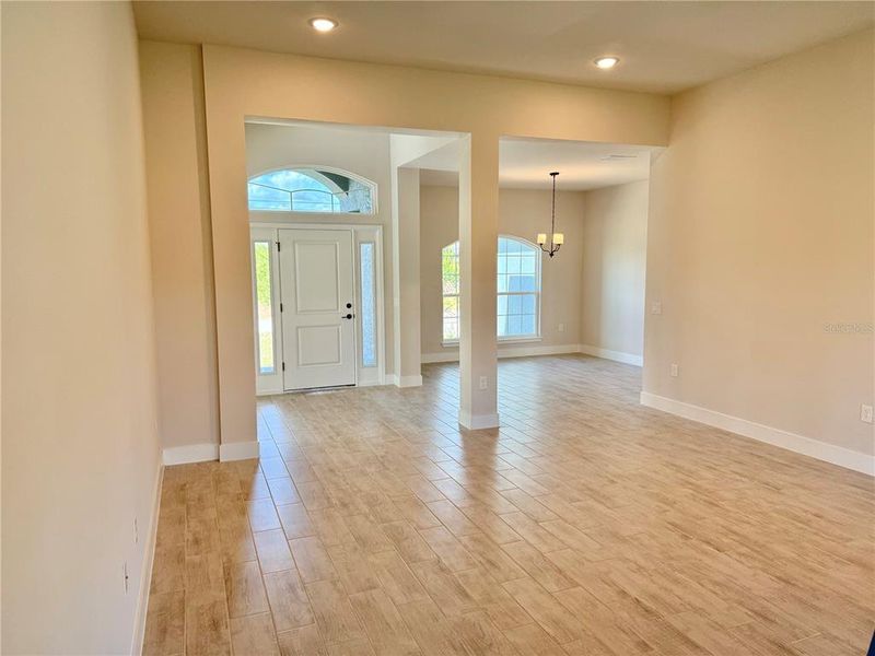 Spacious, unfurnished interior of a new home in South Gulf Cove, Port Charlotte (Image 11).