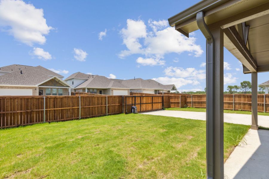 Exterior details and patio area of a home in Dove Hollow, Waxahachie (Image 3).