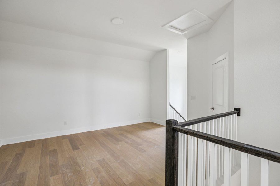 Spacious, unfurnished interior of a new home in Persimmon, Buda (Image 14).