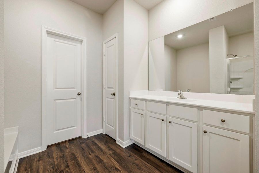 Furnished interior view inside a new home in Pinewood Trails, Cleveland (Image 9).
