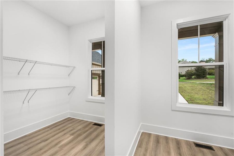 Spacious, unfurnished interior of a new home in , Jefferson (Image 18).