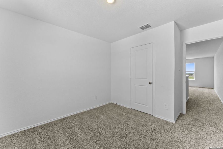 Spacious, unfurnished interior of a new home in Avenida, Converse (Image 28).