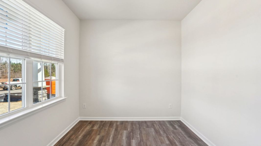 Spacious, unfurnished interior of a new home in Valleywood Farms, Waynesville (Image 8).