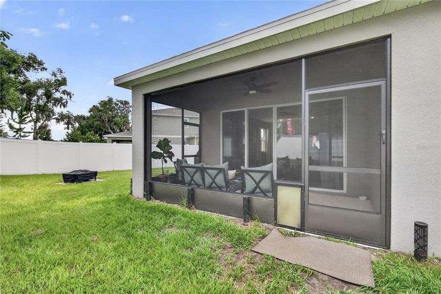 Exterior details and patio area of a home in , Tavares (Image 23).