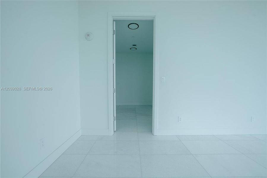 Spacious, unfurnished interior of a new home in , Miami (Image 9).