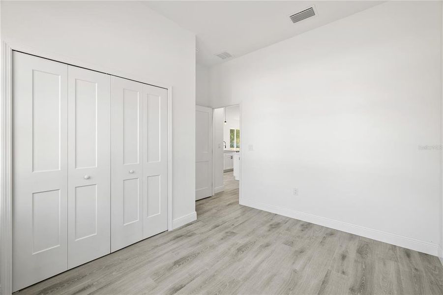Spacious, unfurnished interior of a new home in , Ocala (Image 31).