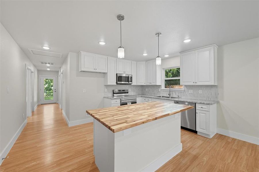 Furnished interior view inside a new home in , Denison (Image 7).