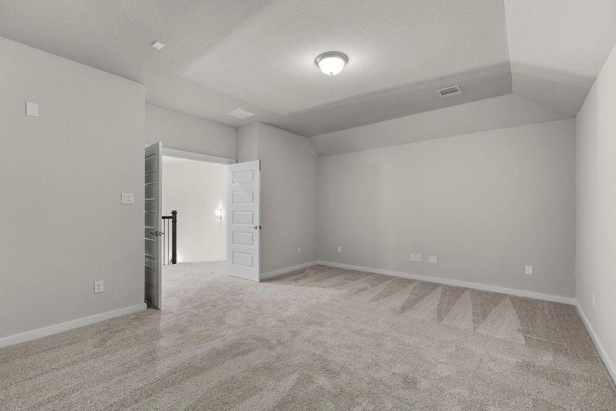 Spacious, unfurnished interior of a new home in Barton Creek Ranch, Conroe (Image 34). Spacious, unfurnished interior of a new home in Barton Creek Ranch, Conroe (Image 34).