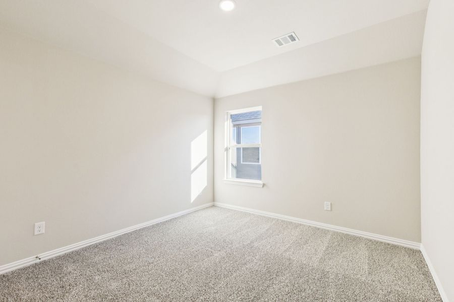 Spacious, unfurnished interior of a new home in Summer Crest, Fort Worth (Image 25).