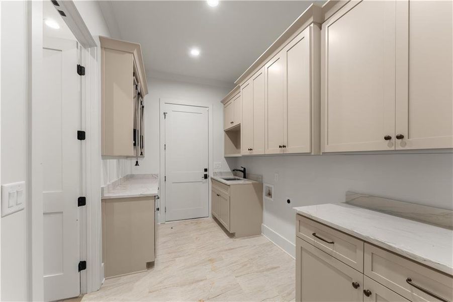 Furnished interior view inside a new home in , Dahlonega (Image 9).
