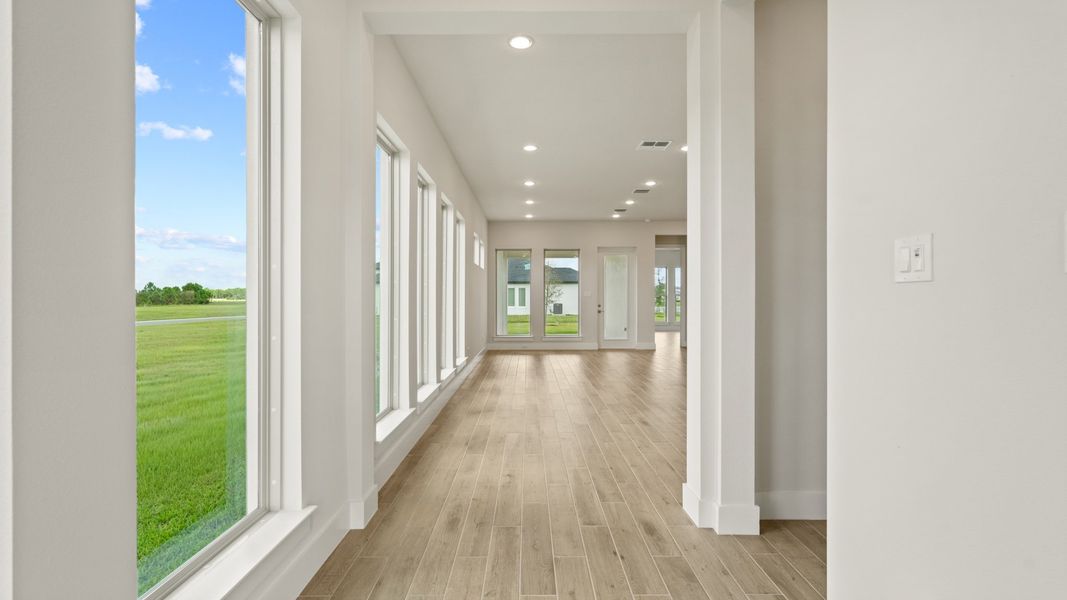 Representative unfurnished interior of a home built from the 2011F by Perry Homes in Turnleaf 50', Punta Gorda (Image 28).