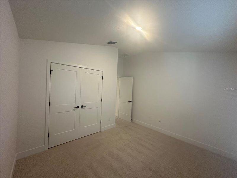 Spacious, unfurnished interior of a new home in , Oxford (Image 8).