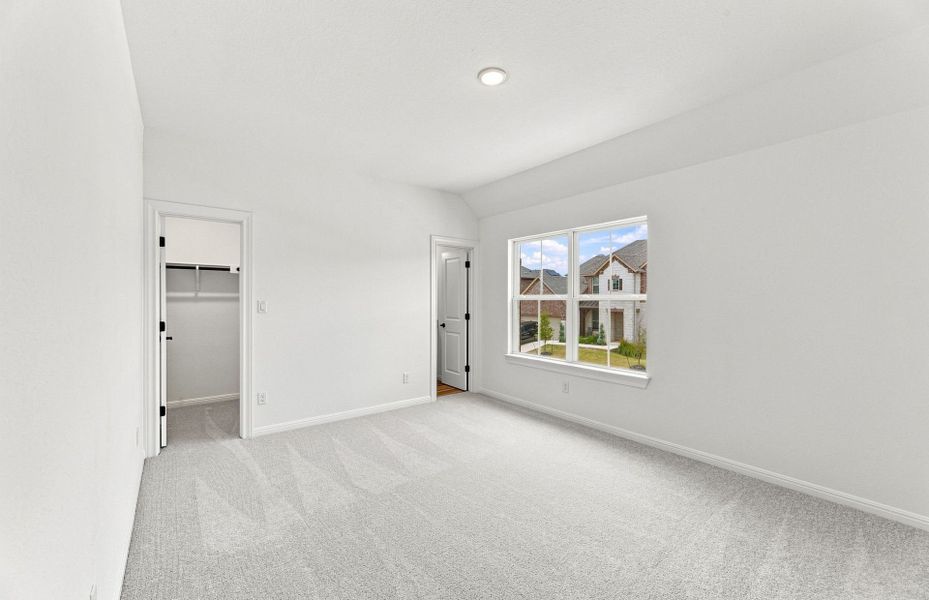 Spacious, unfurnished interior of a new home in Bluffview Reserve, Leander (Image 35).