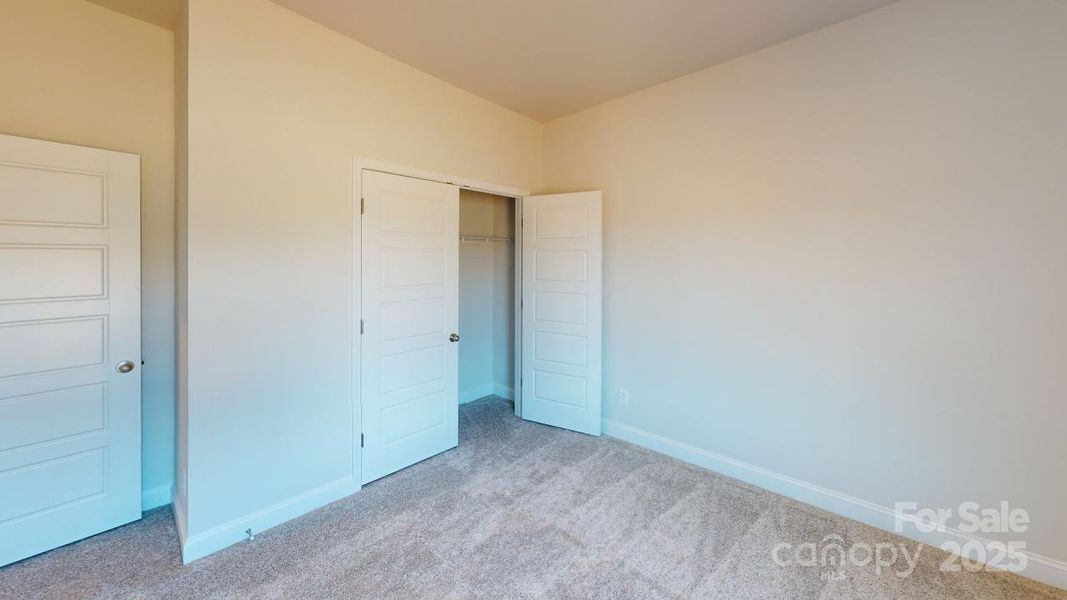 Spacious, unfurnished interior of a new home in Edgewood Preserve, Huntersville (Image 5).