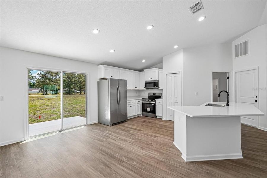 Spacious, unfurnished interior of a new home in , Ocala (Image 25).