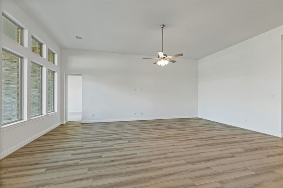 Spacious, unfurnished interior of a new home in Brookewater, Rosenberg (Image 25).