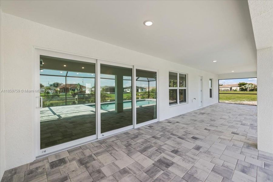 Spacious, unfurnished interior of a new home in Cape Coral, Cape Coral (Image 11).