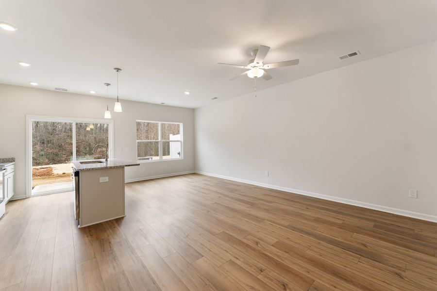 Spacious, unfurnished interior of a new home in Edwards Station, Taylors (Image 14).
