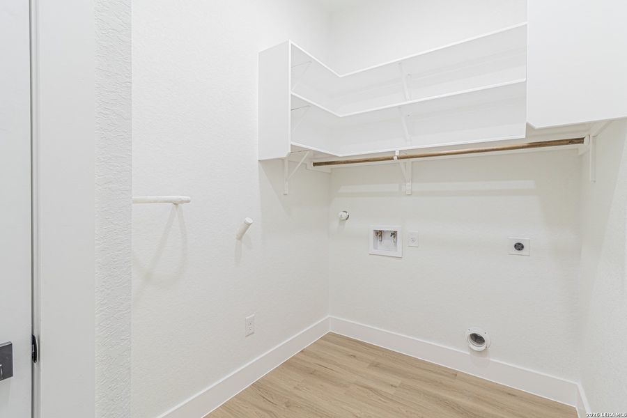 Spacious, unfurnished interior of a new home in , San Antonio (Image 19).