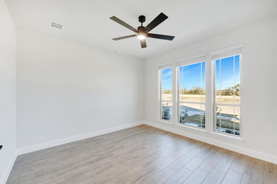 Spacious, unfurnished interior of a new home in Hampton Park, Glenn Heights (Image 30).
