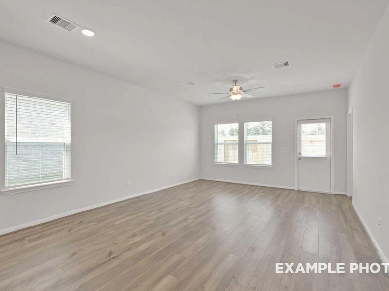 Spacious, unfurnished interior of a new home in Caney Creek Place, Conroe (Image 15).