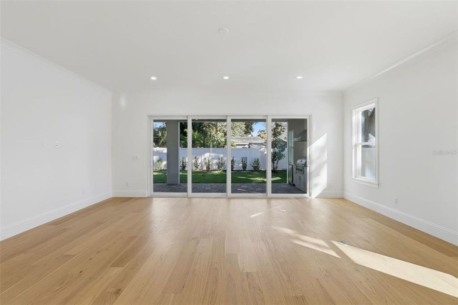 Spacious, unfurnished interior of a new home in , Orlando (Image 15).