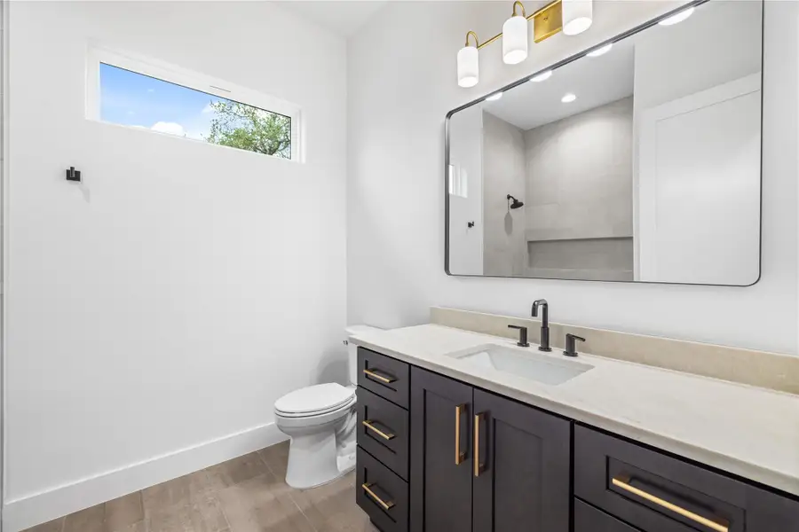 3rd Bathroom serving bedrooms 2 & 3 3rd Bathroom serving bedrooms 2 & 3