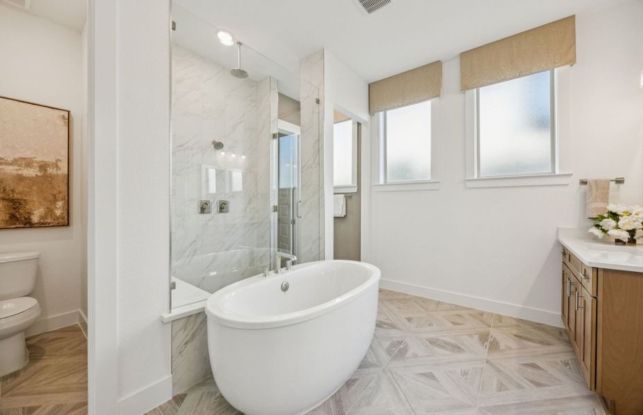 Representative furnished interior of a home built from the Gillett by Pulte Homes in Ryehill, Rosenberg (Image 16).