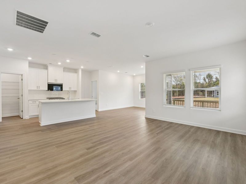 Spacious, unfurnished interior of a new home in Brighton Springs, York (Image 11).