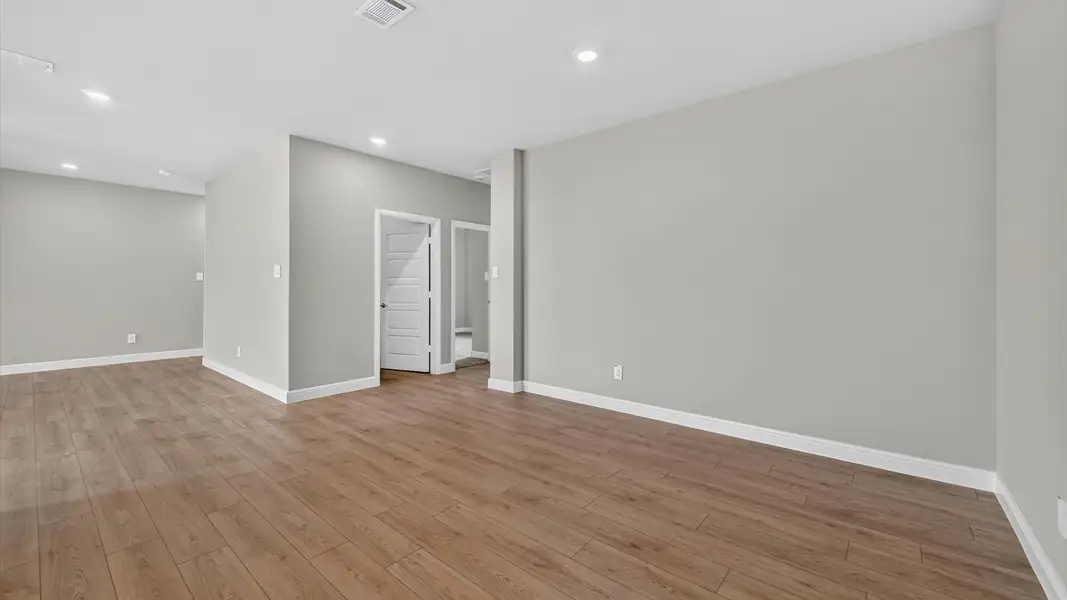 Spacious, unfurnished interior of a new home in Bluestem, Rhome (Image 8).