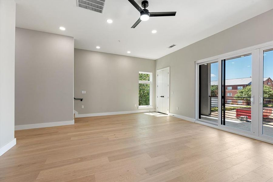 Spacious, unfurnished interior of a new home in , Farmers Branch (Image 15).