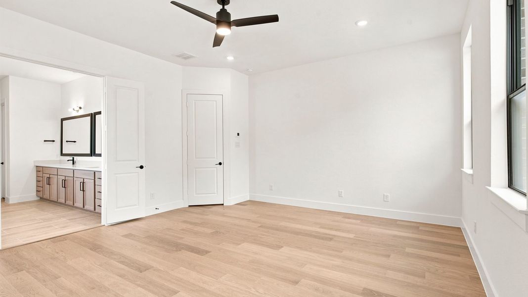 Spacious, unfurnished interior of a new home in Friendswood Trails 70' Homesites, Friendswood (Image 24).
