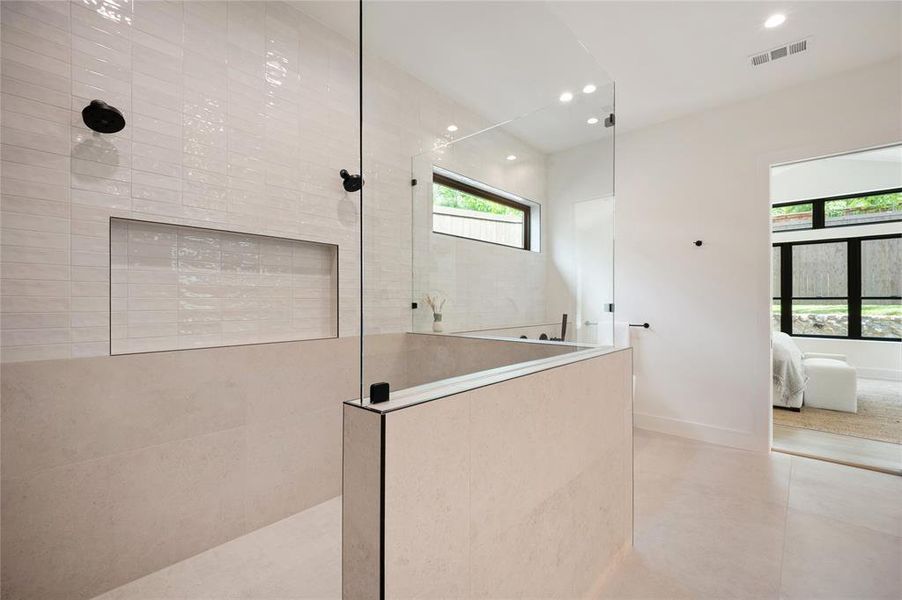 Furnished interior view inside a new home in , Dallas (Image 33).