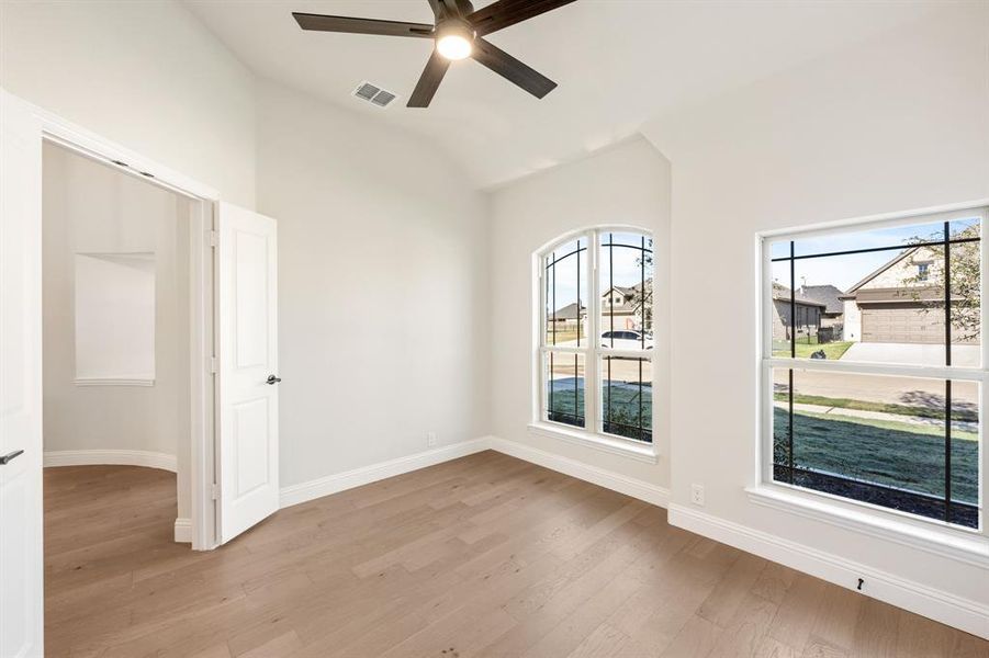 Spacious, unfurnished interior of a new home in Abe's Landing, Granbury (Image 15). Spacious, unfurnished interior of a new home in Abe's Landing, Granbury (Image 15).