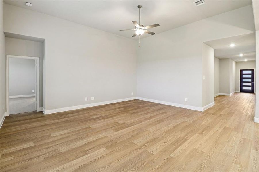 Spacious, unfurnished interior of a new home in Lakehaven - Premier Series, Farmersville (Image 17).