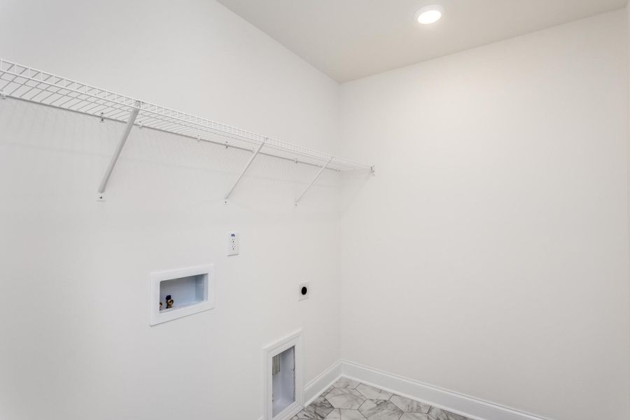 Spacious, unfurnished interior of a new home in Daniel Farms, Benson (Image 27).