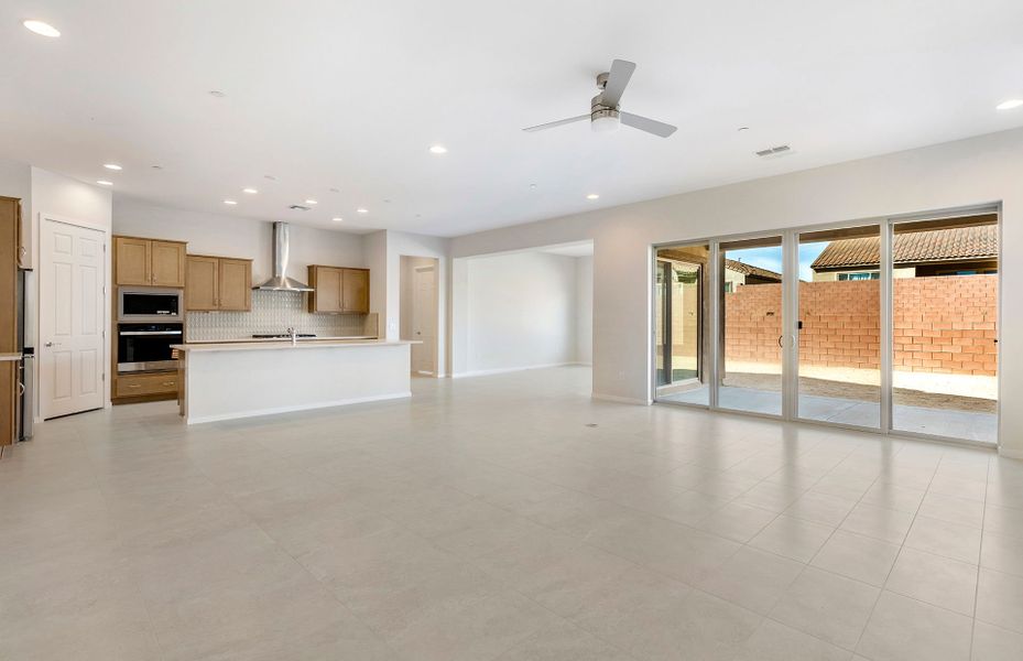 Spacious, unfurnished interior of a new home in Vistoso Canyon Estates, Oro Valley (Image 17).