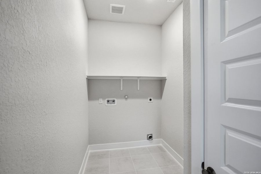 Spacious, unfurnished interior of a new home in Stillwater Ranch, San Antonio (Image 30). Spacious, unfurnished interior of a new home in Stillwater Ranch, San Antonio (Image 30).