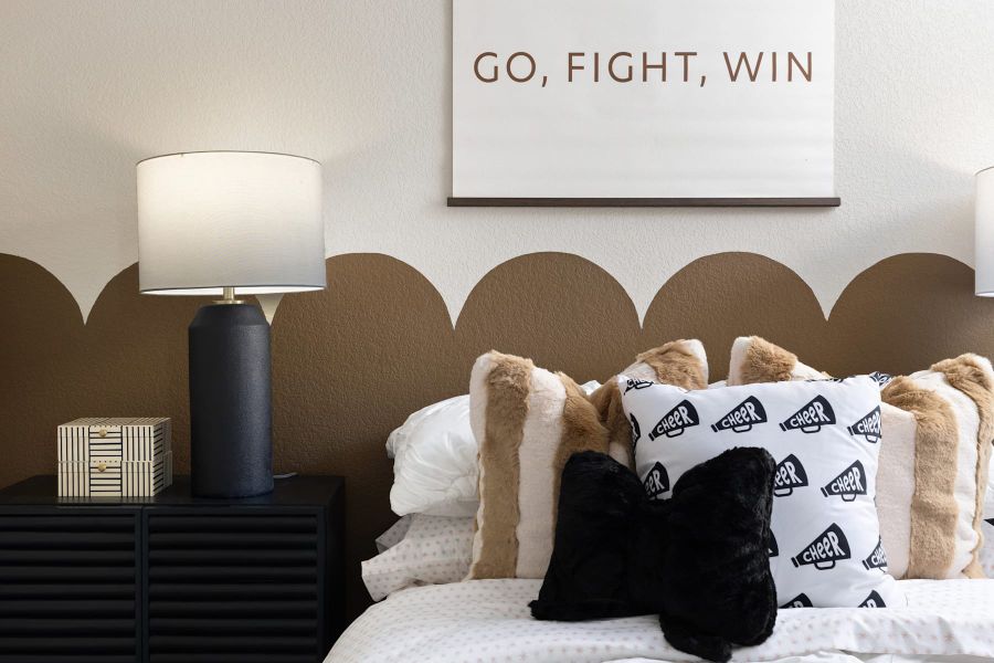 Image 47 of a home in Flora.