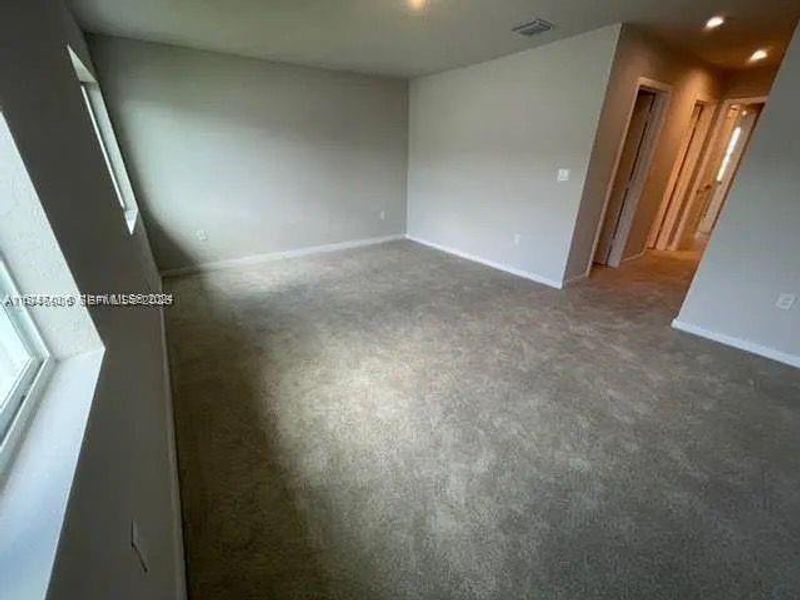 Spacious, unfurnished interior of a new home in , Florida City (Image 15).