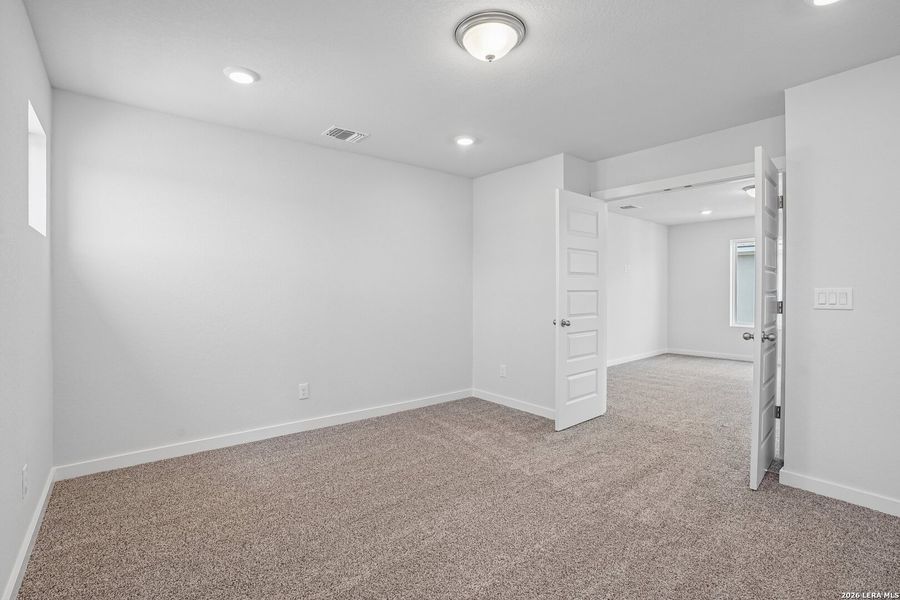Spacious, unfurnished interior of a new home in August Fields, New Braunfels (Image 20).