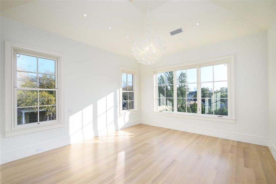 Spacious, unfurnished interior of a new home in , Highland Park (Image 31).
