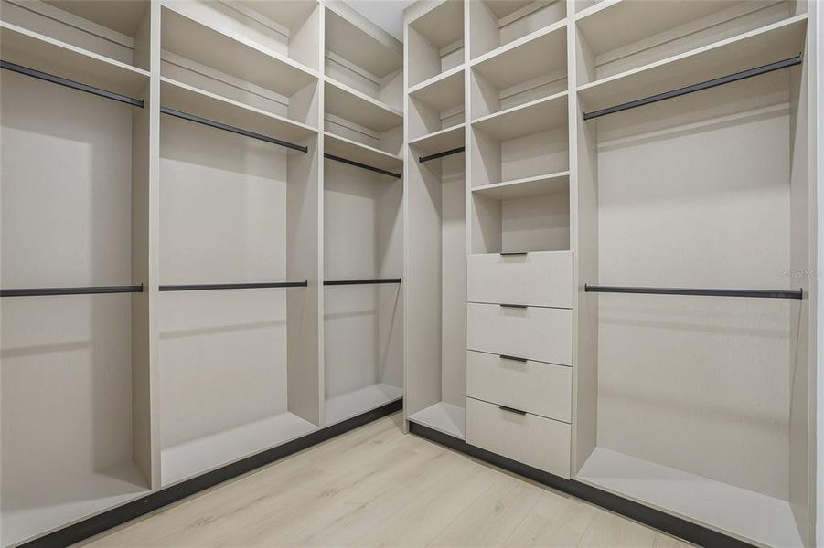 Spacious, unfurnished interior of a new home in , Tampa (Image 68).