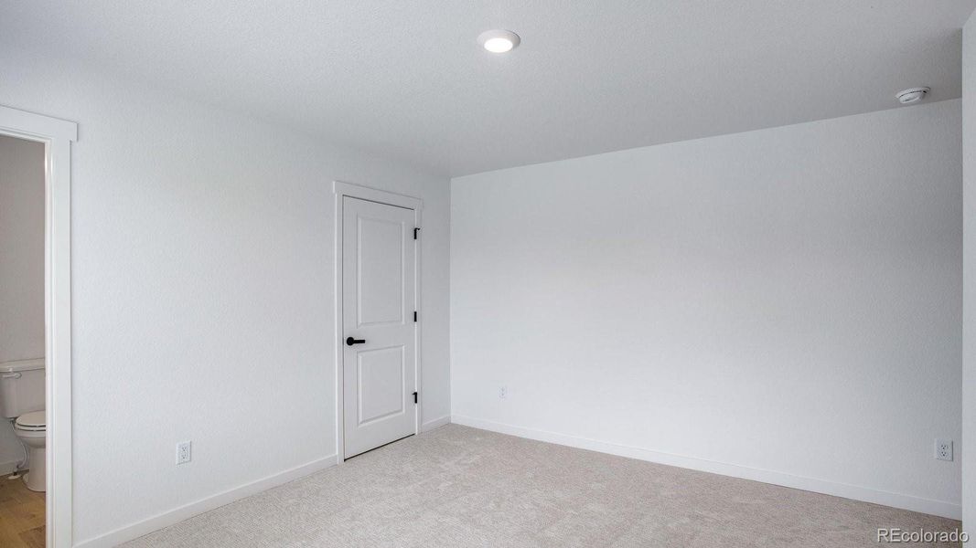 Spacious, unfurnished interior of a new home in Hansen Farm, Fort Collins (Image 19).