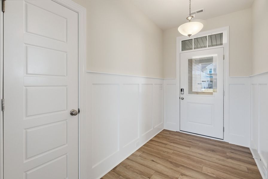Spacious, unfurnished interior of a new home in Sidbury Landing, Wilmington (Image 18).