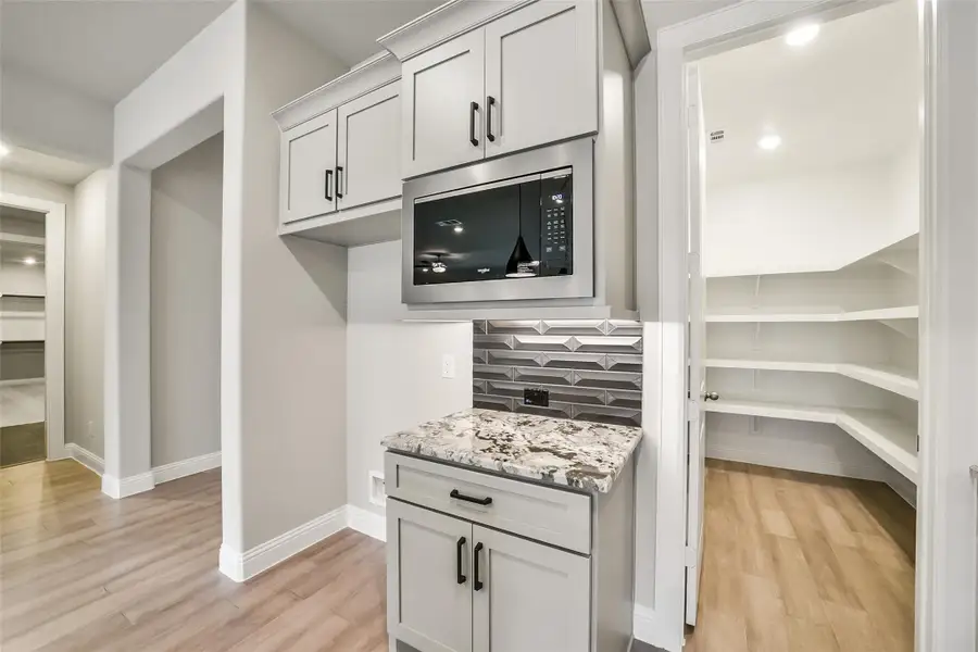 Furnished interior view inside a new home in Evergreen 60', Conroe (Image 11).