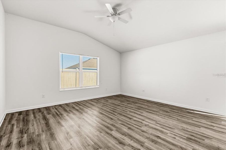 Spacious, unfurnished interior of a new home in , The Villages (Image 16).