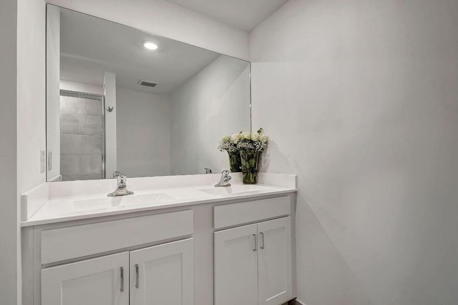 Dual Vanity primary en-suite 21