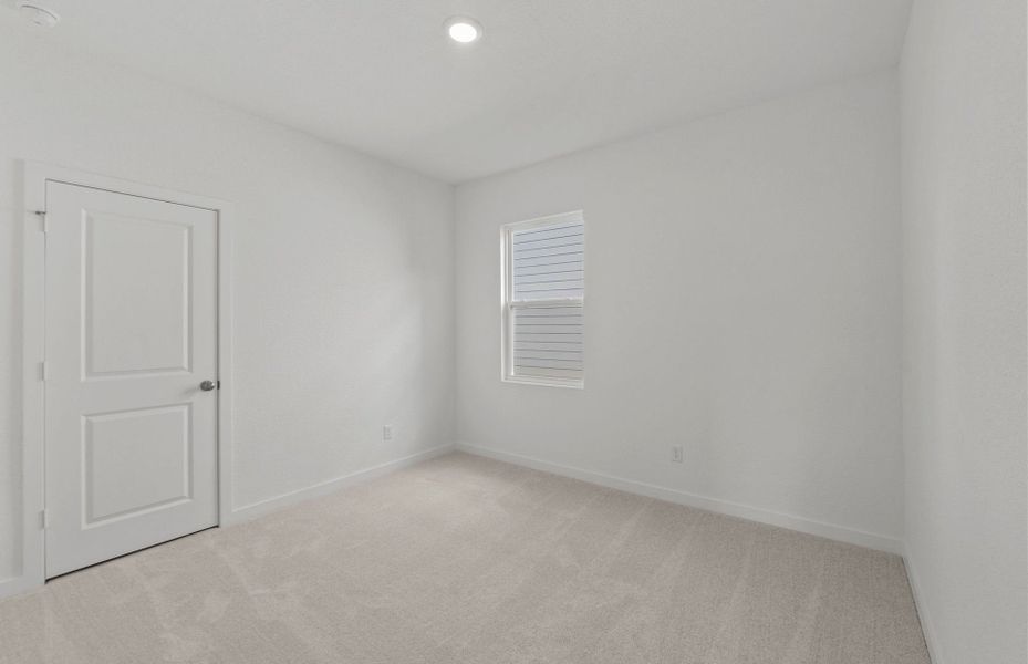 Spacious, unfurnished interior of a new home in County View, Temple (Image 32).